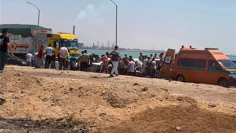مصرع شخص وإصابة آخر في حادث تصادم سيارتين ملاكي بطريق الأدبية بالسويس