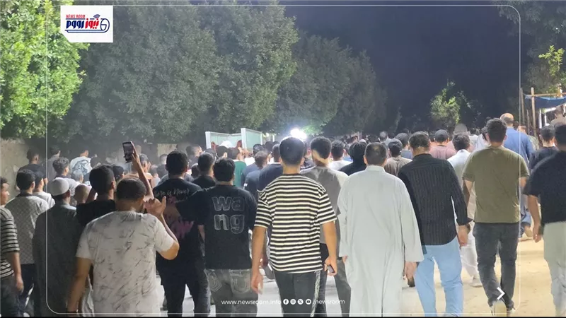 المئات يشيعون جثمان شاب من السيليين بالفيوم بعد مصرعه في حادث بطريق مطروح