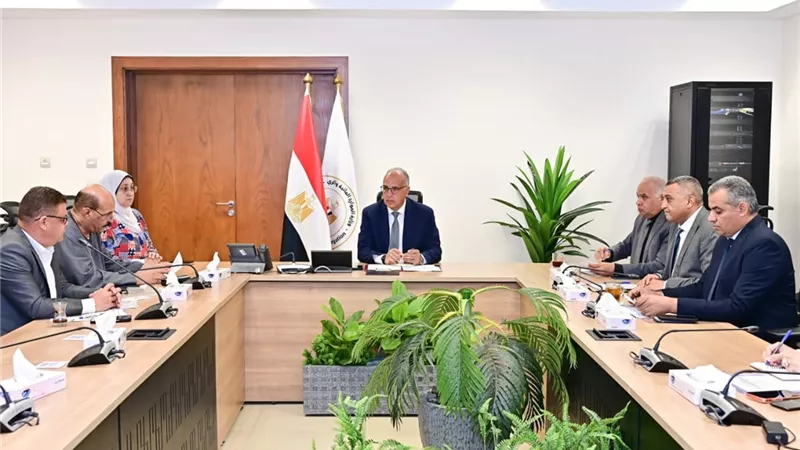 وزير الري يبحث مع أعضاء النواب والشيوخ مطالب المواطنين بقطاع المياه