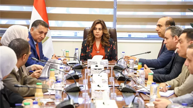 وزيرة التنمية تبحث مع محافظ القليوبية حلولًا عاجلة لمشكلات منظومة المخلفات