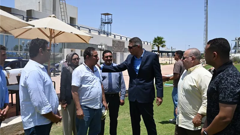 محافظ جنوب سيناء يتابع اختبارات القدرات لطلاب الثانوية العامة بشرم الشيخ