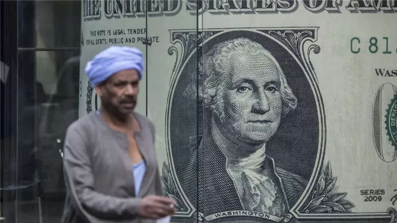 للمصريين بالخارج.. كيف تحصل على معاشك بالدولار شهريًا؟