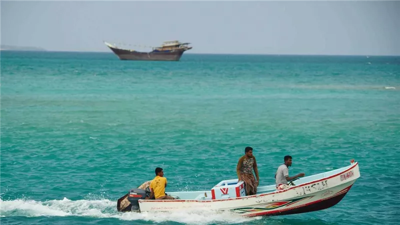 اليمن: 4 قتلى في هجوم حوثي بصواريخ باليستية على سفينة بباب المندب