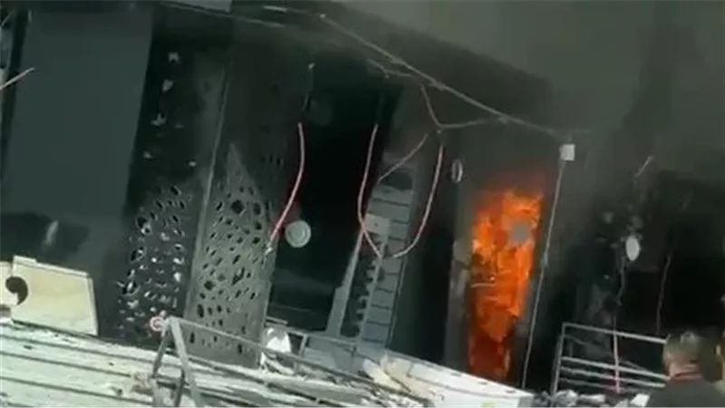 نشوب حريق كبير فى محل ستور بحدائق الأهرام               