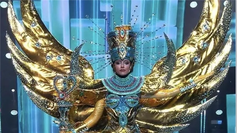 إطلالة فرعونية تتوج منار الصعيدي بلقب أفضل زي وطني بـ Miss Grand International 