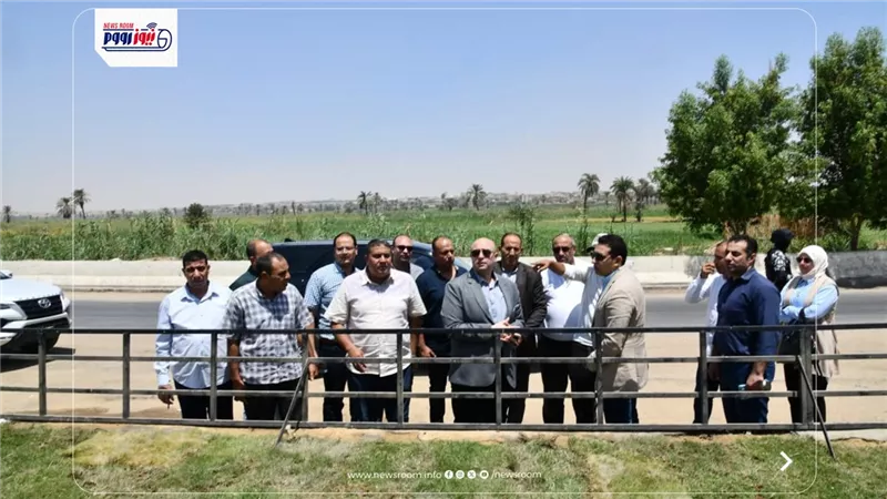 محافظ الفيوم يتابع أعمال تطوير ميدان الشعار بمدخل طريق الساحل الجنوبي لبحيرة قارون