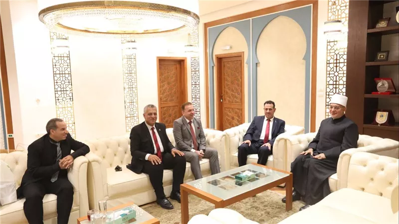 مفتي الجمهورية يستقبل مدير معهد المخطوطات العربية لبحث تعزيز التعاون