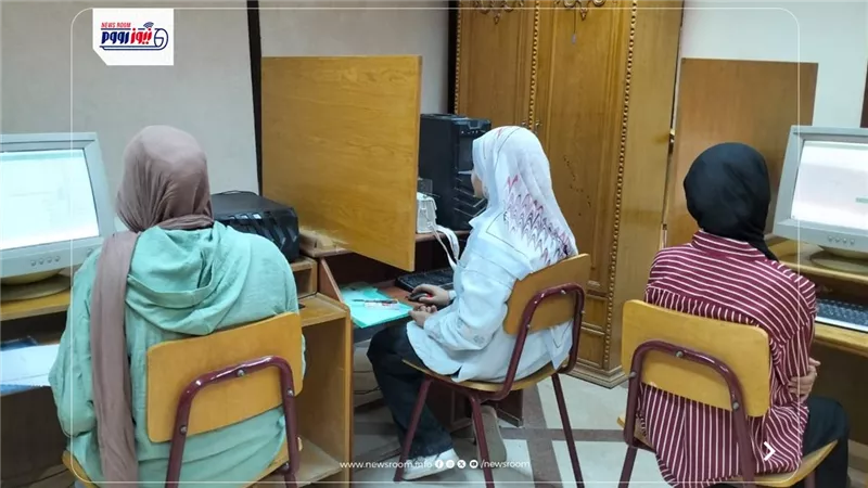 696 طالبًا وطالبة يتنافسون على الالتحاق بالمدارس التكنولوجية التطبيقية بالفيوم