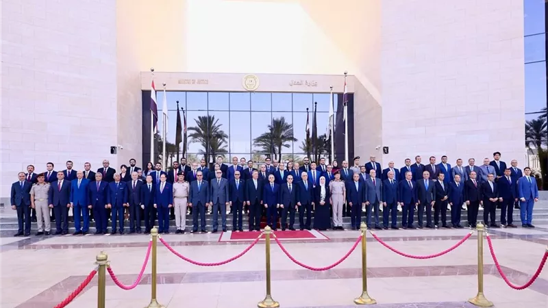 رئيسة النيابة الإدارية توقع وثيقة استراتيجية العدالة الرقمية الموحدة