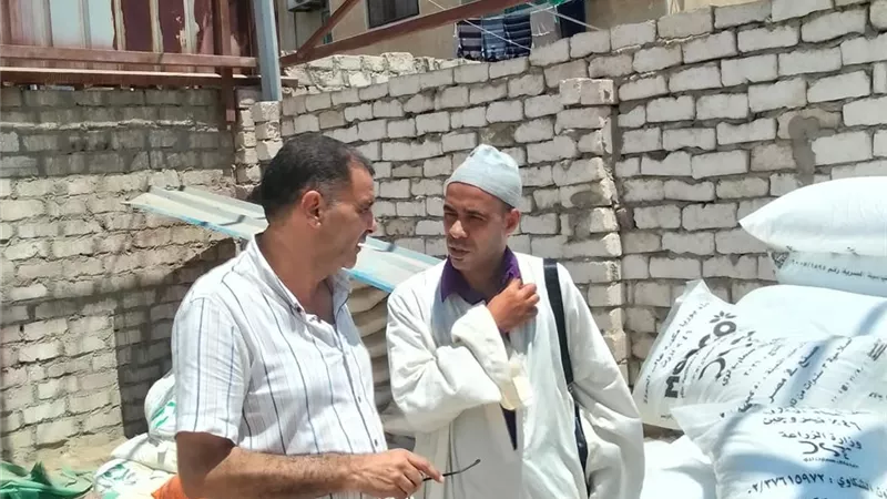 تنكر في زي فلاح.. مفتش تموين يضبط أكبر تجار الأسمدة المخالفة بالبحيرة