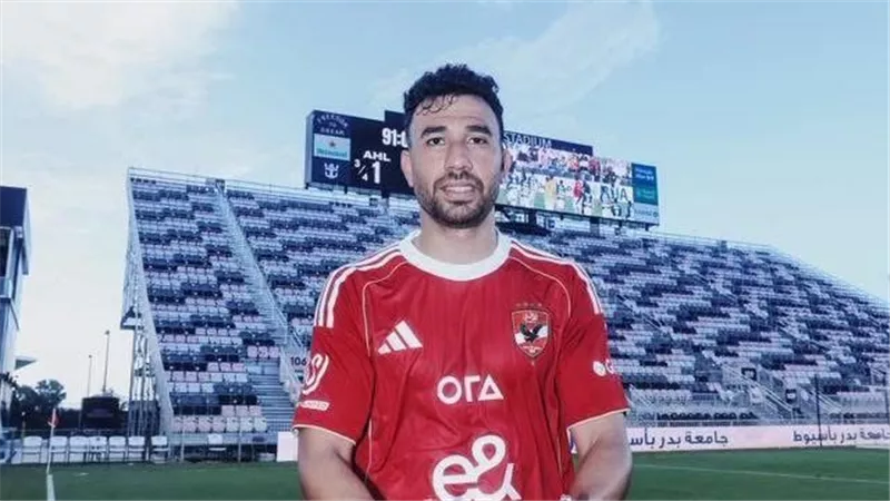 الرياض السعودي يعلن تعاقده مع نجم الأهلي السابق محمود حسن تريزيجية