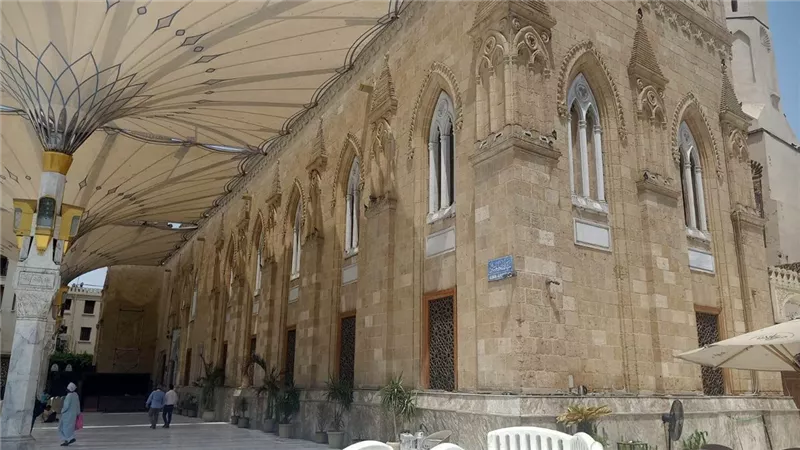 أوقاف القاهرة تنشر تعريفًا بمسجد الإمام الحسين .. درة نبوية في قلب القاهرة
