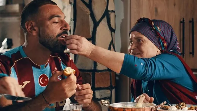 بطلة إعلان صلاح: شعرت أنه تربيتي.. وهعزمه على محشي كرمب