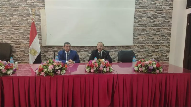كلية حقوق بنها تنظم ندوة حول مهارات البحث العلمي وإعداد الدراسات القانونية