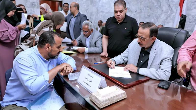 خلال اللقاء الجماهيري.. محافظ سوهاج يؤكد أولوية سرعة الاستجابة لشكاوى المواطني