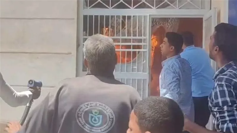 اخلاء الموظفين..حريق محدود بمبنى هيئة الرعاية الصحية بالأقصر