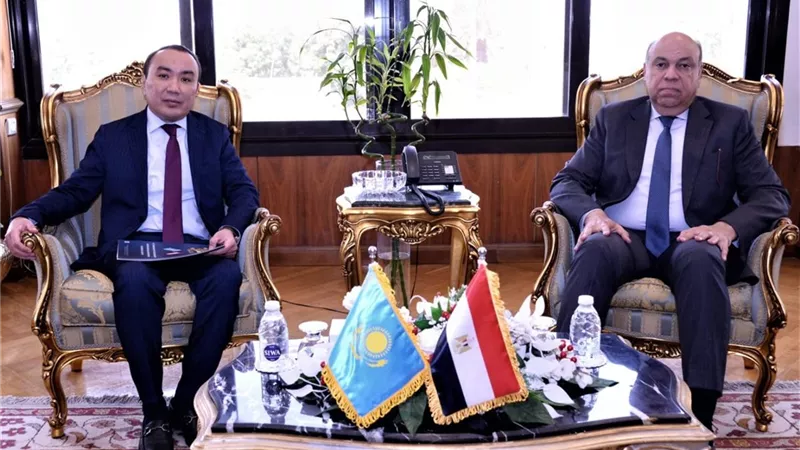مصر وكازاخستان تبحثان تعزيز الربط الجوي وتنشيط الحركة السياحية
