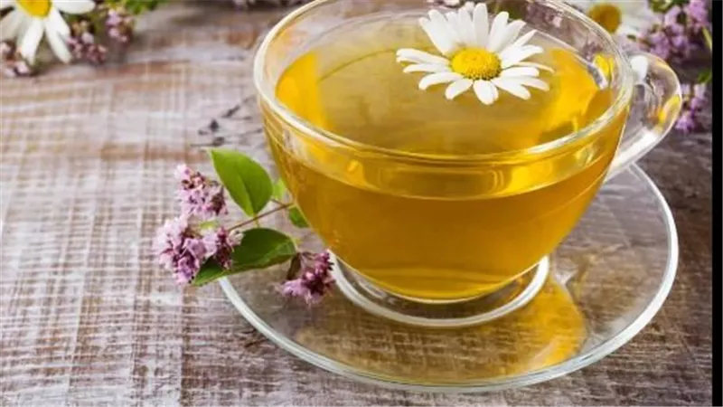 5 مشروبات طبيعية قد تساعد على تقليل التوتر وتحسين النوم | جربها 