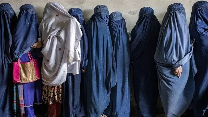 الأمم المتحدة: نصف النساء الأفغانيات لا يغادرن منازلهن إلا مرتين شهريا