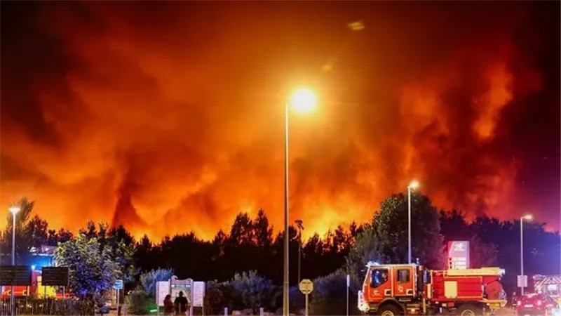 هل تتحول موجات الحر إلى كارثة؟ حرائق تجبر 1200 شخص على مغادرة فرنسا
