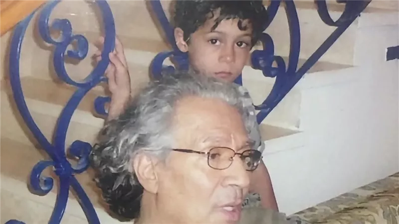 عمر رزيق يحيي ذكرى وفاة زوج والدته سناء شافع                                 