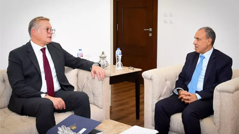 عبد العاطي ووزير البترول يبحثان الترويج لفرص الاستثمار في مصر