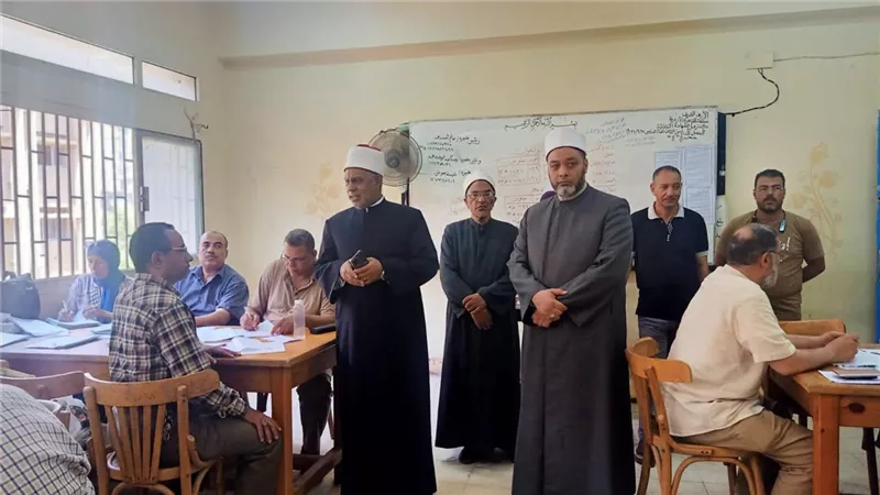 رئيس قطاع المعاهد الأزهرية يتفقد أعمال تصحيح شهادات القراءات الثلاث