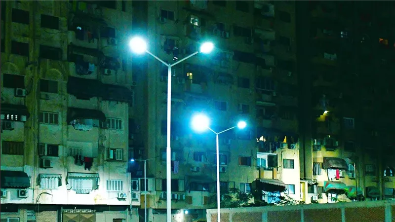  تركيب 400 كشاف جديد بحي العرب ومحافظ  بورسعيد يوجه بسرعة استكمال التنفيذ