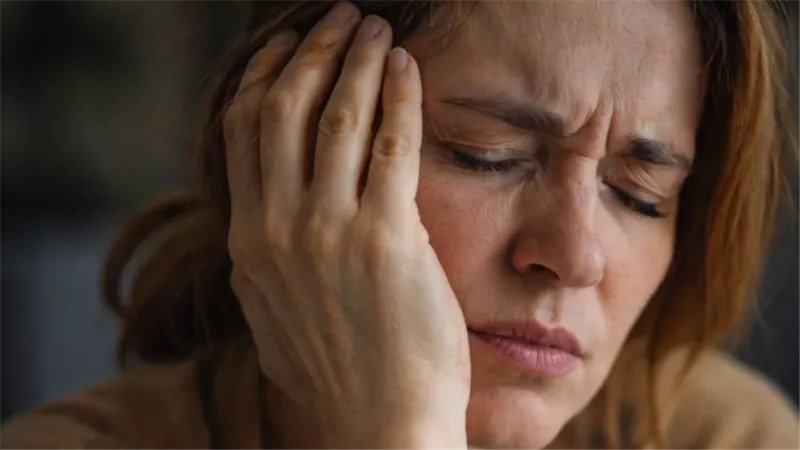 لا تتجاهليها.. 5 أسباب محتملة قد تؤدي لإصابتك بألم العصب