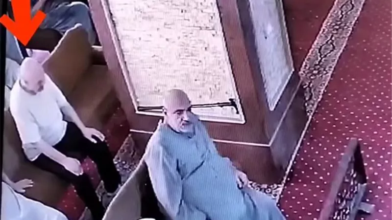 وفاة أمين عام جامعة طنطا سابقا أثناء أداء صلاة الظهر داخل مسجد شلبي