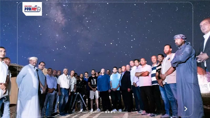 محافظ الفيوم يشارك زوار وادي الحيتان مشاهدة زخات شهب البرشاويات