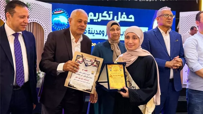 مستقبل وطن بكفر الشيخ يكرم 43 من أوائل الشهادات التعليمية بقلين| صور