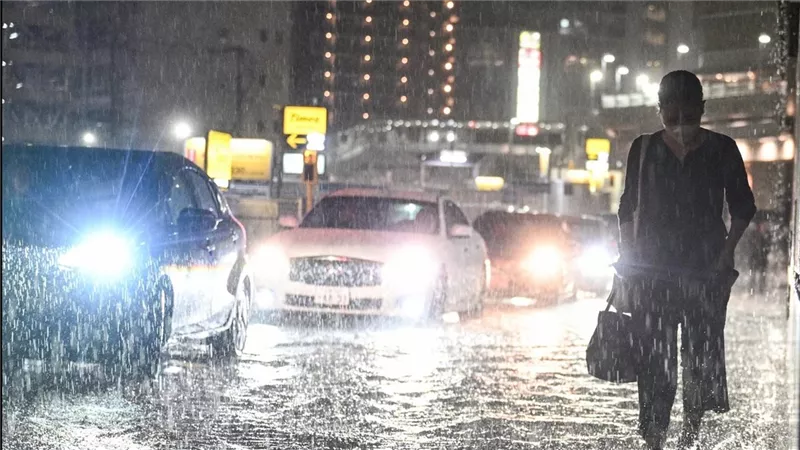 أمطار قياسية تضرب اليابان.. 6 قتلى وآلاف العالقين قرب طوكيو