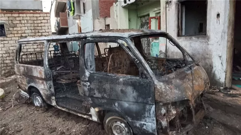 فقد مصدر رزقعه.. حريق يلتهم ميكروباص شاب بمحافظة المنوفية | تفاصيل