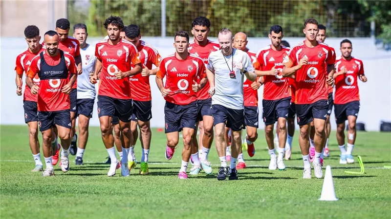 الحسين عموتة يعلن تشكيل الأهلي لمباراة يوروبا الإسباني وديًا 