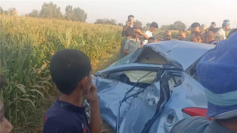 ليلة الزفاف تحولت لكارثة.. قطار يدهس سيارة عروسين بالمنوفية | تفاصيل