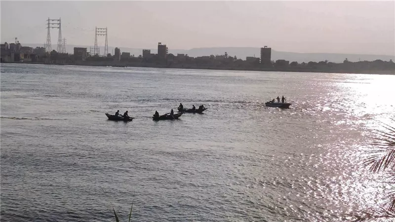 بعد 3 أيام من البحث.. انتشال جثمان شاب أسواني غرق في ترعة الكلابية بإسنا