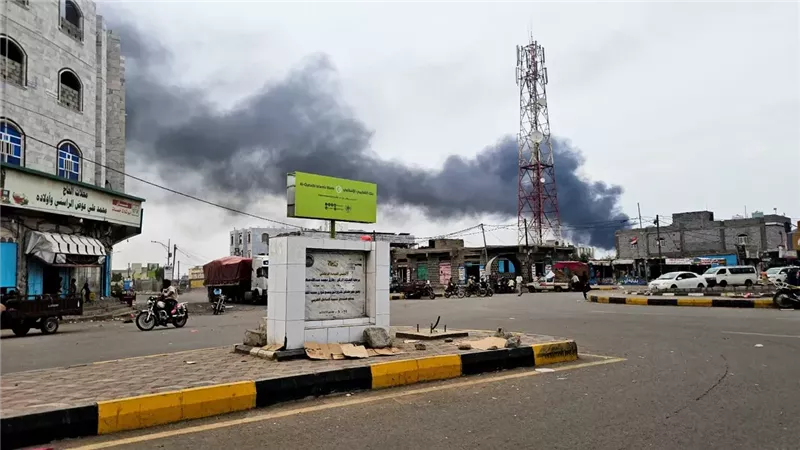 مدير ميناء المخا اليمني يعلن وقف العمليات بعد هجمات للحوثيين 