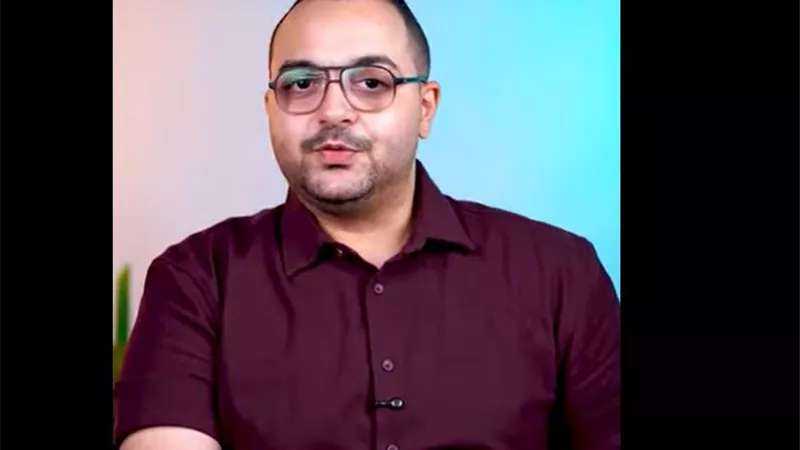 سر الابتسامة الجذابة.. حاتم العربي يكشف نصيحتين للحفاظ على صحة الفم والأسنان