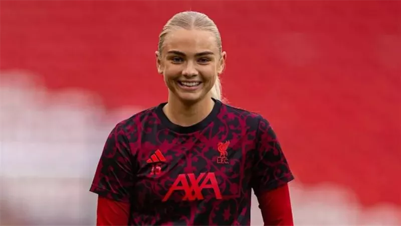 لوندجارد تنهي مشوارها مع ليفربول وتنتقل إلى آينتراخت فرانكفورت
