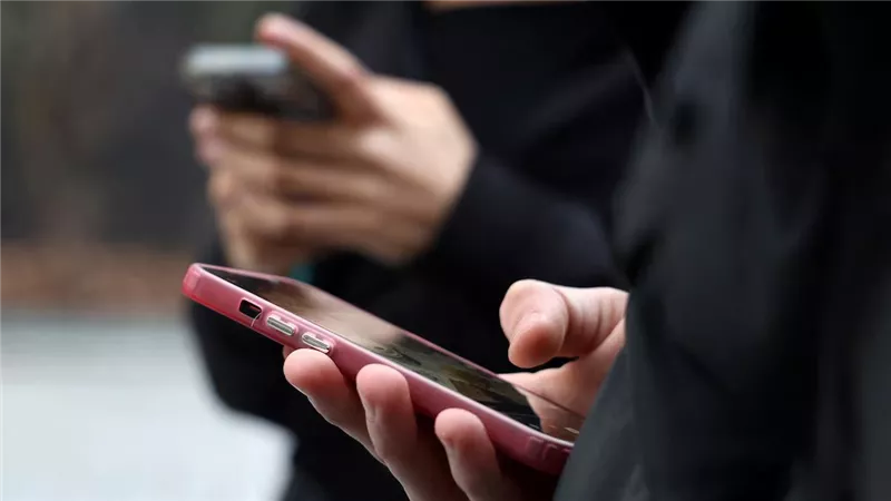 بعد إقرار القانون.. لماذا أوقفت المحكمة الفرنسية حظر السوشيال ميديا للأطفال؟