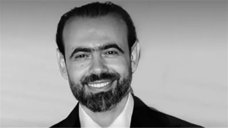 من 2000 إلى اليوم.. حكاية طبيب اختار تجميل الأسنان فقط وصنع اسمه بـ4 مدن مصرية