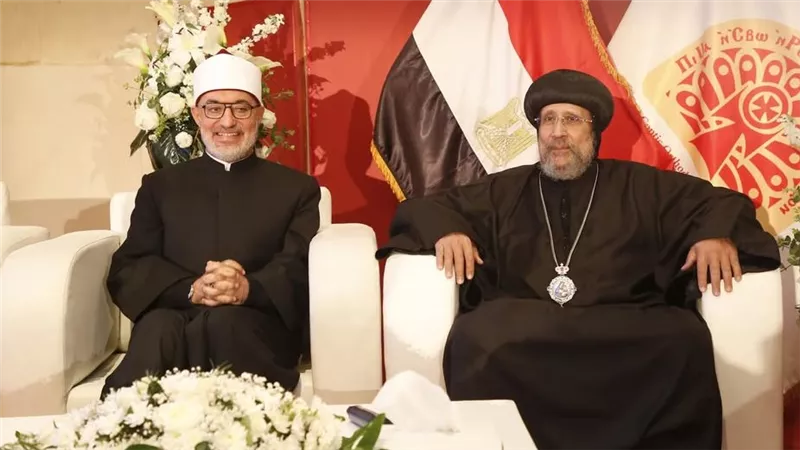 الأنبا إرميا يشكر الله على سلامة مفتي الجمهورية بعد نجاح جراحة القسطرة