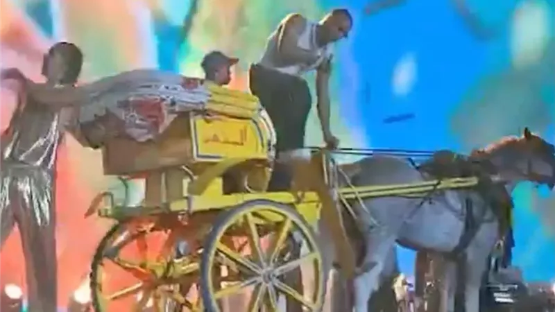 بالحنطور.. محمد رمضان يخطف الأنظار في حفله بالساحل الشمالي