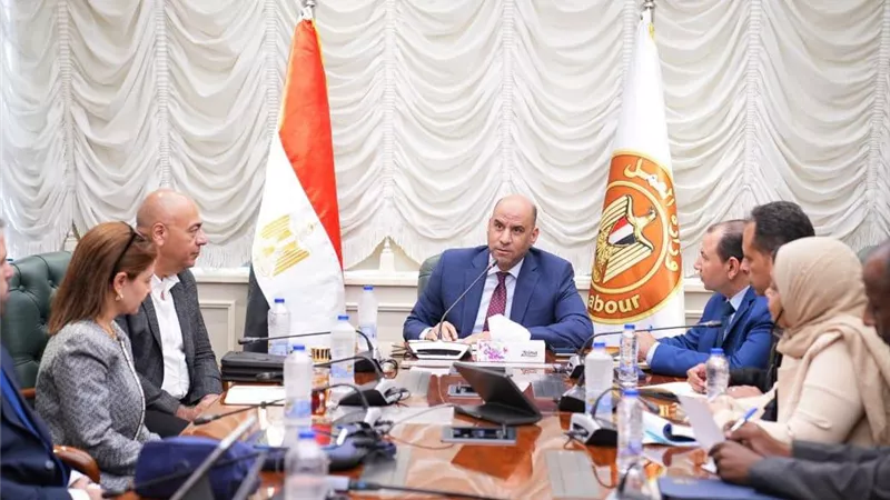 «العمل» تستعد لإطلاق نظام رقمي متكامل لإدارة تصاريح عمل الأجانب