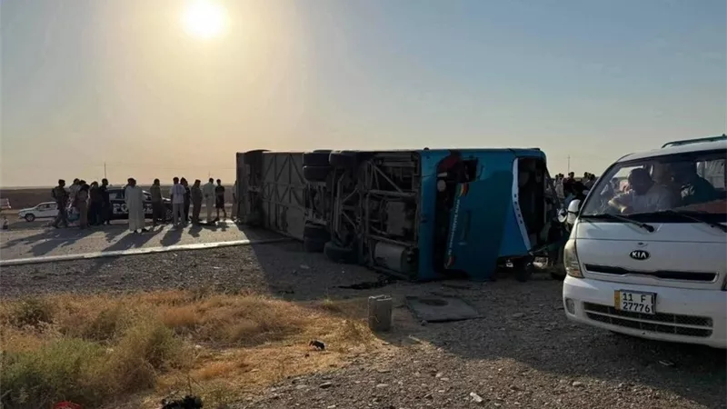 العراق.. مصرع 5 وإصابة 20 في انقلاب حافلة سياحية بمحافظة نينوى