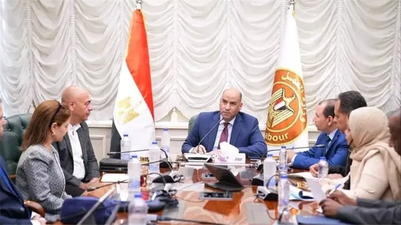 تصاريح عمل الأجانب تتحول إلى النظام الرقمي.. وزارة العمل تكشف التفاصيل