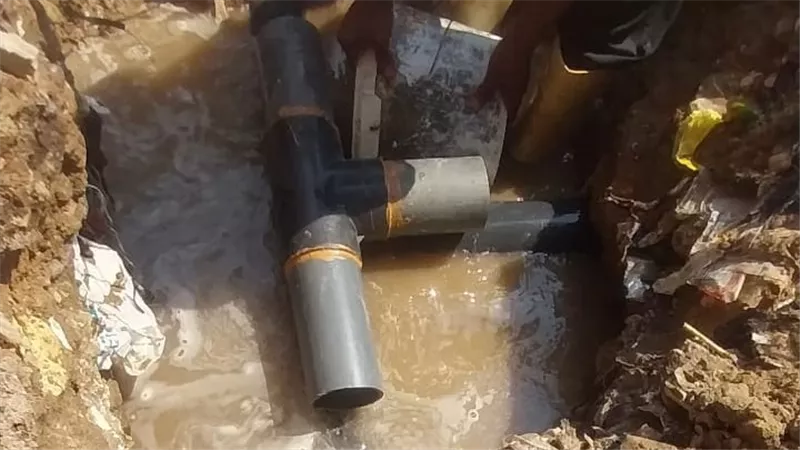 مياه القناة: الانتهاء من إصلاح كسر بخط مياه بعزبة أحمد عمر بالكيلو 2