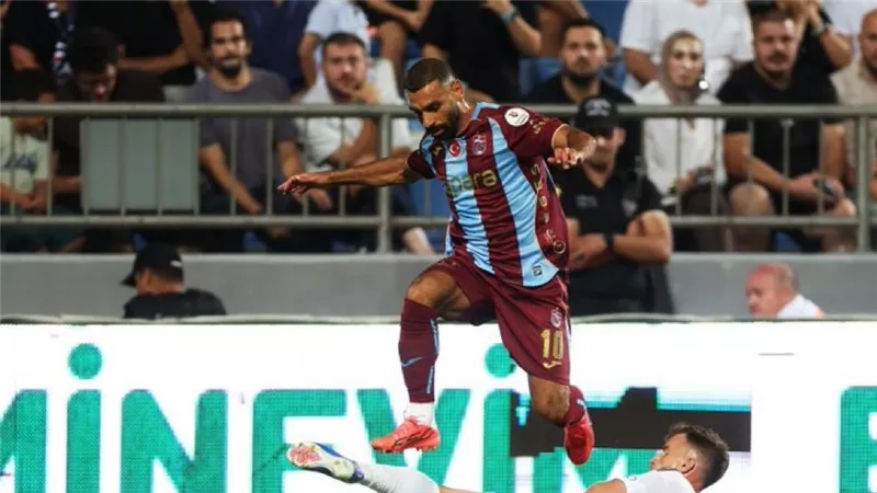 صلاح يزين التشكيلة المثالية للدوري التركي بعد انطلاقة قوية مع طرابزون سبور