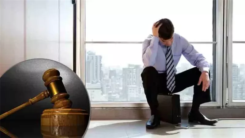 منها تعاطي المخدرات.. متى تنتهي خدمة الموظف الحكومي وفقًا للقانون؟